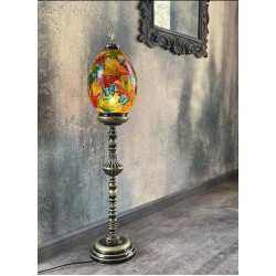 چراغ کنار سالنی پایه بلند