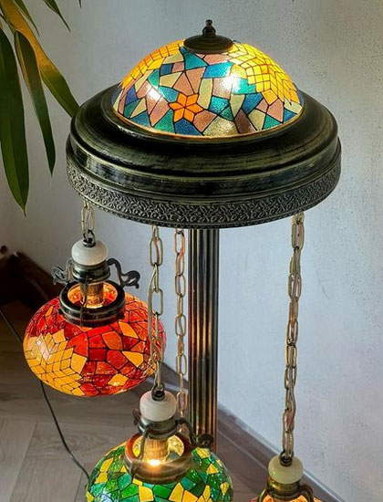 خرید آباژور کنار مبل سلطنتی