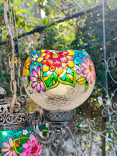 لوستر دستی با نقاشی گل‌های بهاری