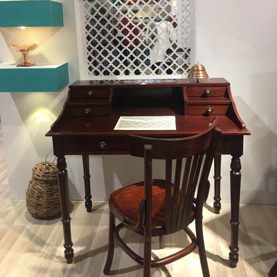 میز تحریر چوبی