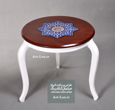 کنار مبلی چوبی