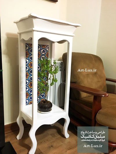 ویترین چوبی سفید