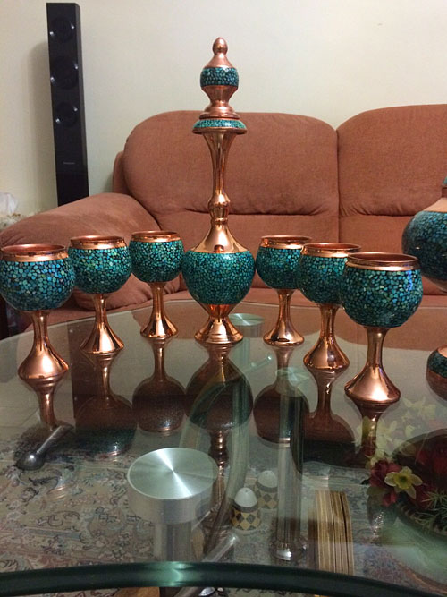 Service tight and turquoise glass