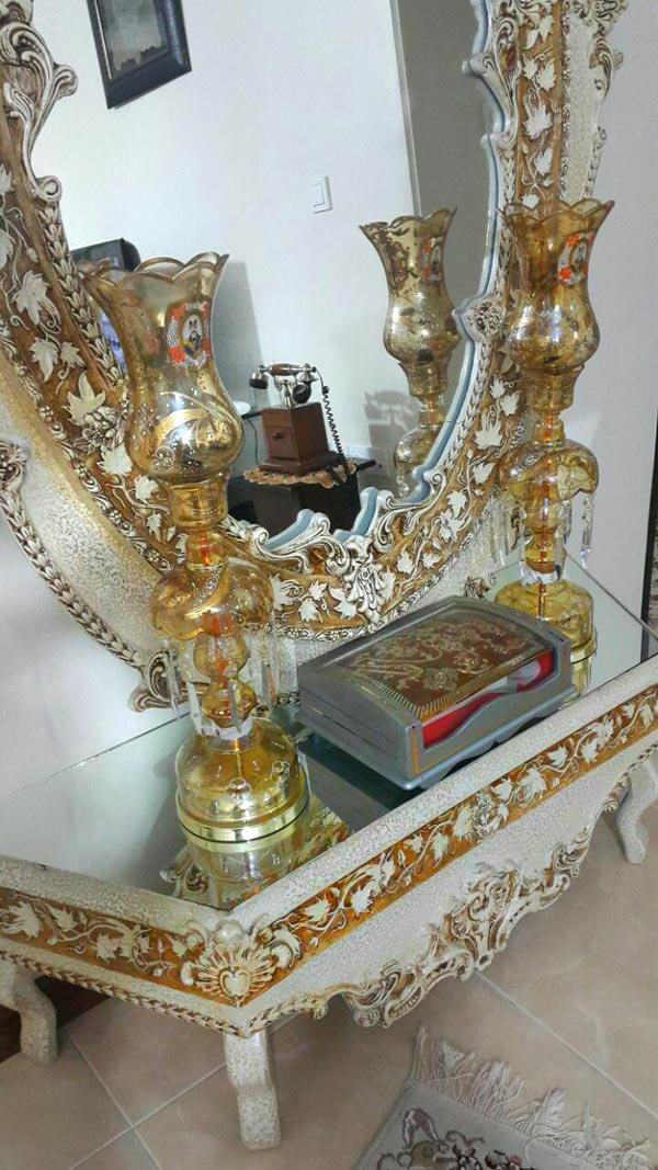 شمعدان طلایی برای کنسول